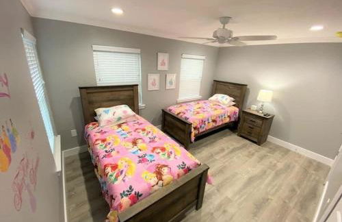 Phenomenal 7BR 4 Master Suites Southeast Pool Hot Tub Gas BBQ 2 Miles to Disney - Foto 21