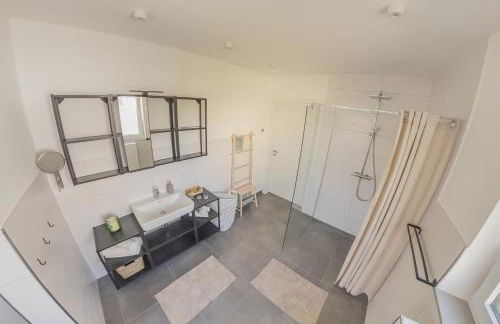 Luxus Apartment Bad Salzuflen mit eigenem Parkplatz und E-Ladestation - Foto 7