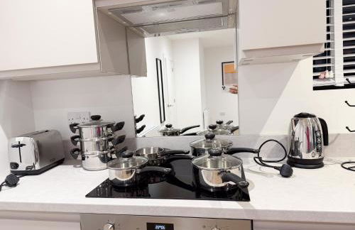 Spacious Modern 1 Bed Apartments in St Neots - Perfect for Contractors & Professionals - Free Parking - WiFi - Fully Equipped Kitchen - Smart TV Ideal for Work Stays and Long Projects - Foto 33