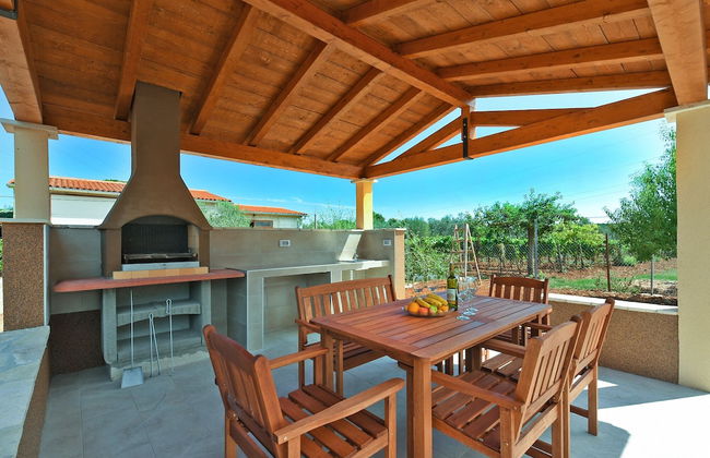 House 1735 - Photo 23