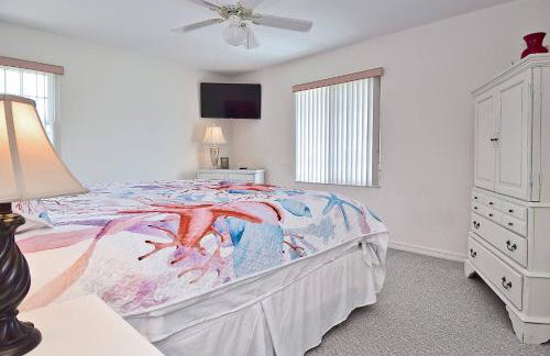 Beach Supplies | Fire Pit | Walk to Beach & Marina - Foto 32