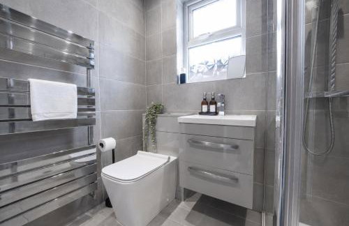 The Manchester Haven Sleeps 10 Near City Centre Breakfast hamper included - Photo 34
