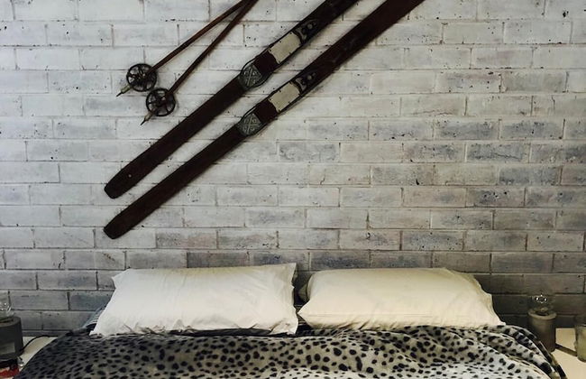 Perfect Located Apartment in the Heart of Hotham - Photo 3