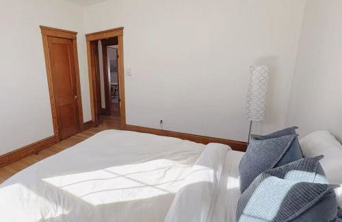 Spacious Revere 4 Bedrooms 2 Bathrooms Apartment Near Boston Airport and Beach - Foto 11