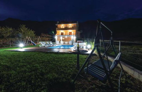 Three-Bedroom Apartment In Donja Ostrvica - Photo 18