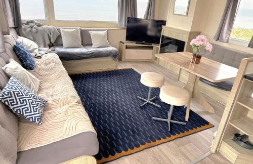 Ocean Bliss-Beach Front - Lux- Sea View- 3-Bedroom Caravan- 8 Sleeps - Photo 5