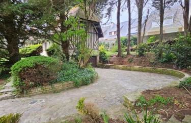 Chant des mouettes Maison rénovée spacieuse tout confort grand jardin belle terrasse aménagée parking 8 personnes 4 sdb 5 wc à 10 mn à pied de la mer Port en Bessin tous commerces restaurants proche Omaha Beach - Photo 34