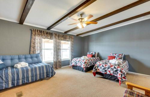 Spacious Tierra Amarilla Ranch House with Deck! - Foto 24