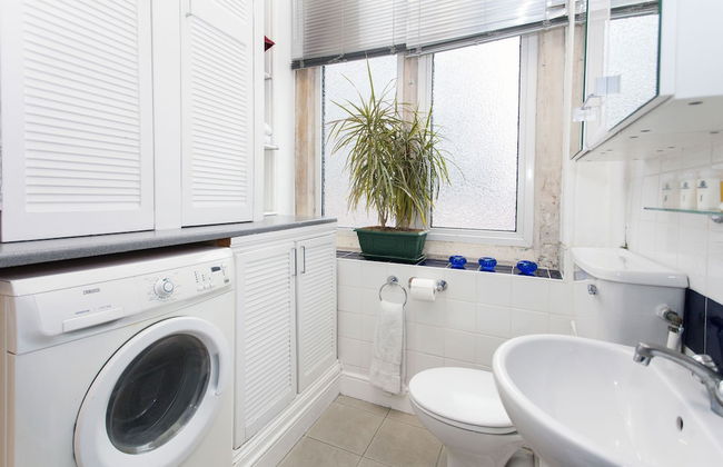 Leicester Square Atmosphere - Photo 17