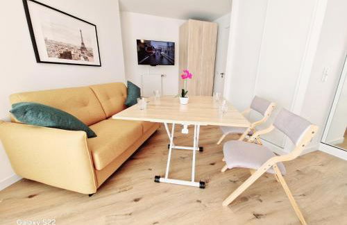 Stylish Stay Near Paris - 850m to Subway RER A - Netflix T1-4P - Foto 7