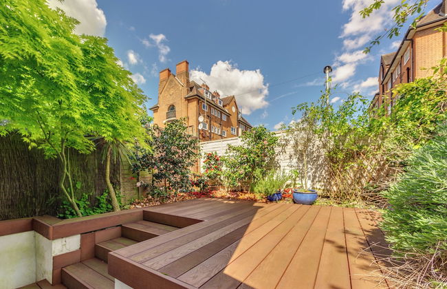 Charming Hampstead Retreat with Patio - Foto 18