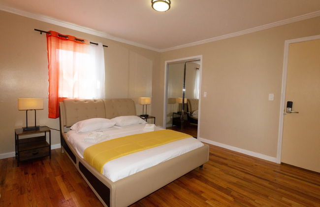 Cheerful & Beautiful 3-Bedroom Ranch - Photo 15