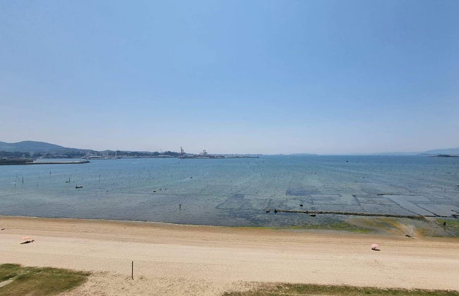 Seaside Apartment Sleeps 6 With Balcony - Photo 25