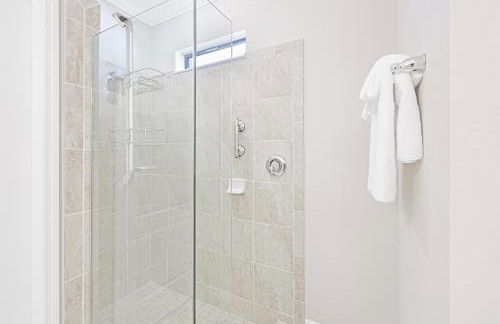 Modern waterfront home in Artesia with pool/gym - Photo 18