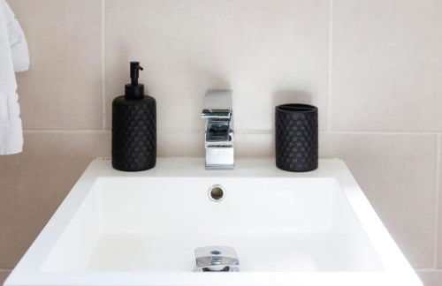 5 Bed Seaside Property with Garden , Parking and Games Room - Foto 21