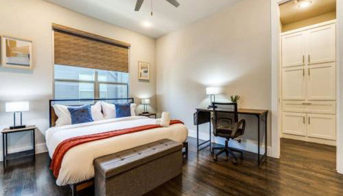 Cozy 3BR Luxury Townhome Near Uptown Skyline WFH Friendly - Foto 3