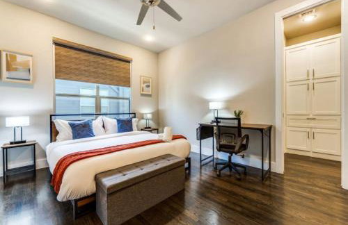 Cozy 3BR Luxury Townhome Near Uptown Skyline WFH Friendly - Foto 3