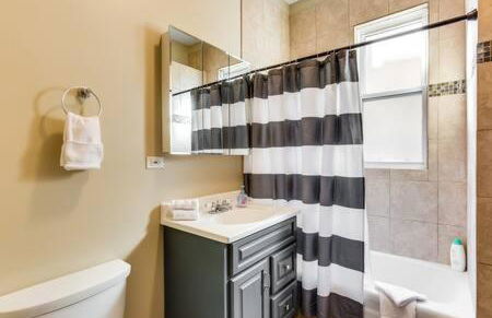 Garage Parking - Vintage Charm - and a Fabulous Location! Easily Enjoy the Best of Chicago! - Foto 10