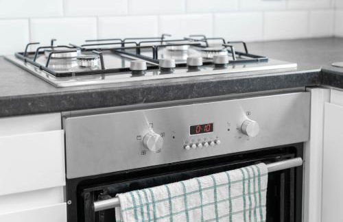 5 Bedroom House - 10 Guests - Multiple off Street Parking - Garden - Smart TV - WIFI - Contractors - Families - Groups - Top Rated - 98Q - Photo 39