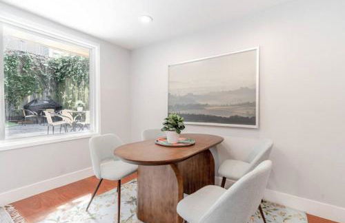 Charming Victorian Oasis with an Elegant and Spacious Haven - Foto 44