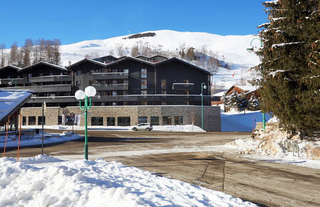 3 bedroom Apartment in Les Deux Alpes with swimming pool and garden - Photo 24