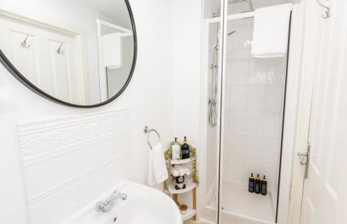 Workers Families Pet Friendly 7Bed 2Bath and WC Free Parking Garden 14PPL - Photo 35