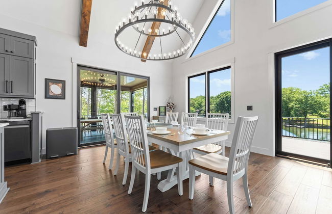 Gray Fox Lodge by Avantstay Waterslide Pool, Theater Sleeps 21 - Foto 26