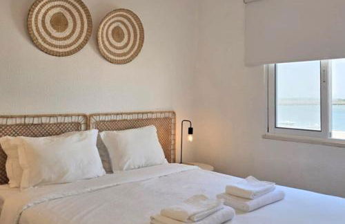 Beach House on Faro Island with a Dreamy Terrace and 7 Beds for the Perfect Escape - Foto 19