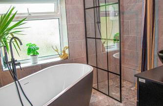 2BR Home in Manchester near Etihad Stadium with Parking - Foto 22