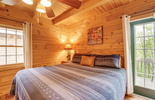 Fire Pit and Porch Warm and Woodsy Rothbury Escape! - Foto 11