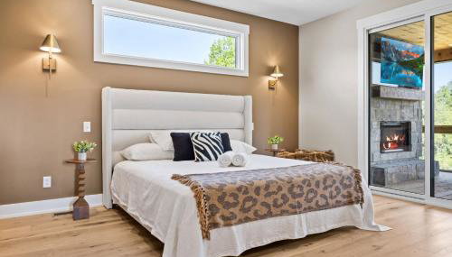 NEW Spacious Clarkson Getaway w Games & Yard - Foto 5