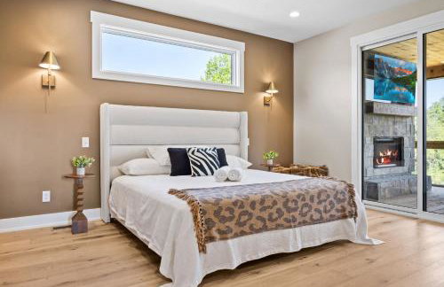 NEW Spacious Clarkson Getaway w Games & Yard - Foto 5