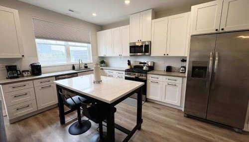 Warrenville Retreat 4BR 3 Bath Townhouse - WV2 - Foto 3