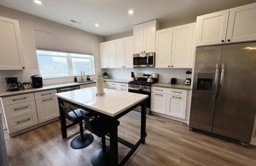 Warrenville Retreat 4BR 3 Bath Townhouse - WV2 - Foto 3