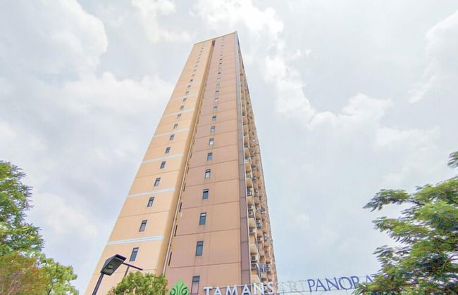 The Cozy Abode 2BR Apartment at Tamansari Panoramic - Photo 1