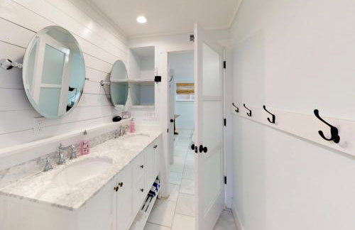 Romantic Secret Garden - Marble Floors & Bath DT Just 2 Blocks Beach Only 3 Miles - Foto 22