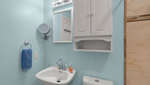 Cozy Home Across from Base, Close to Airport & Beaches - Photo 5