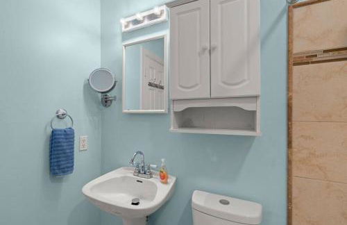 Cozy Home Across from Base, Close to Airport & Beaches - Photo 5