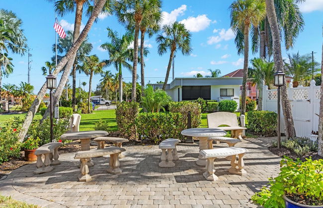 Sunset Fort Myers - Photo 38