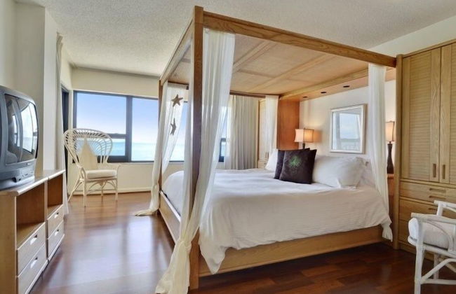 Direct Oceanfront With Private Staircase To Beach Prestigious Islamorada Condocomplex 2 Bedroom Condo by RedAwning - Photo 2