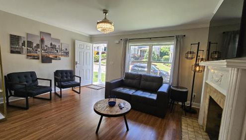 Gorgeous 3BR Home with Backyard - Foto 2