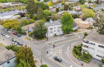 Garden Oasis Cozy Home Near Bart Shop with Parking - Photo 50
