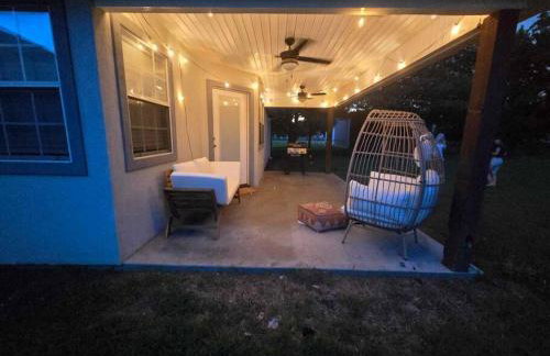 4 bedroom pet friendly grill under 5 min to airport and Choctaw Casino - Foto 37