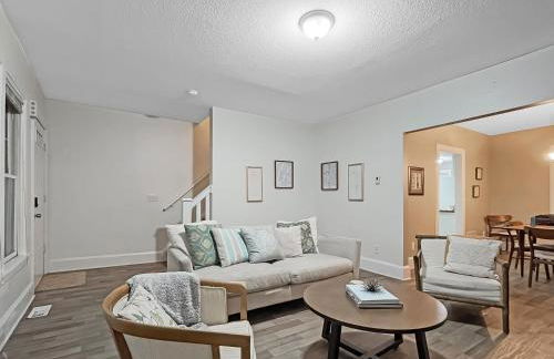 Chic 2BR Duplex Free Parking near Hospitals - Foto 12