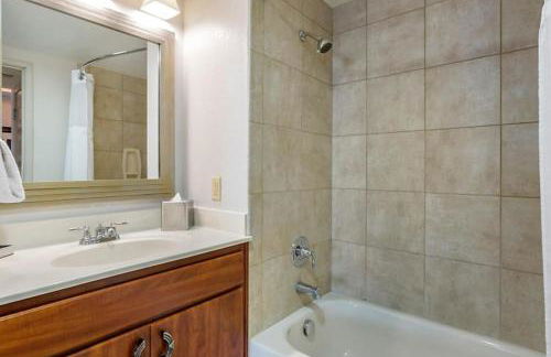 2BD resort condo with amenities and next to shopping right off the Las Vegas Strip - Foto 30