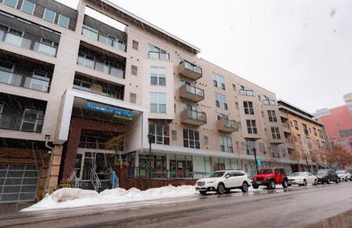 CozySuites 2BR Mill District with pool, gym #02 - Foto 35