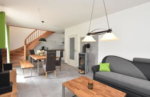 Rustic Retreat with Fireplace - Foto 11