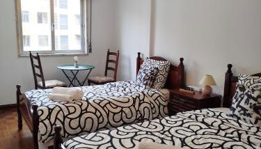 Room place to stay in Lisbon - Photo 1