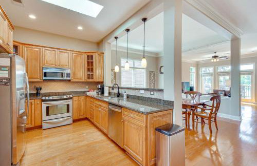 Spacious Lake Keowee Home Boat Slip and Pool Access - Foto 8