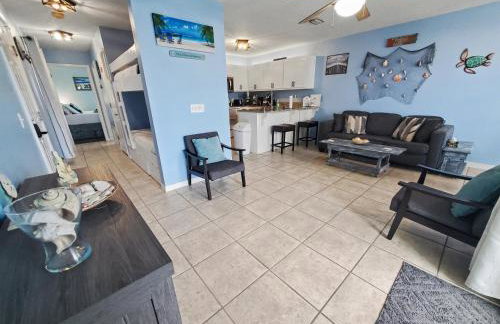 Navarre Beach Landing - Beach Gear Included - Walk to Beach - Sunset Views - Foto 45